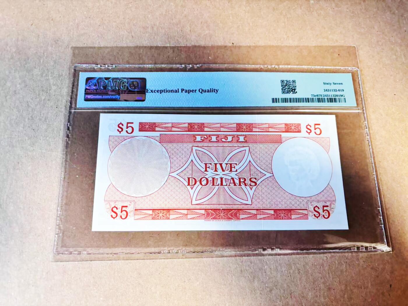 【Blue Auction】世界纸币精拍第787期——18级TOP拍卖/信誉/品质/专业/高效💫  【仅3张更高分】斐济1974年5元 戎装女王 PMG67EPQ高分