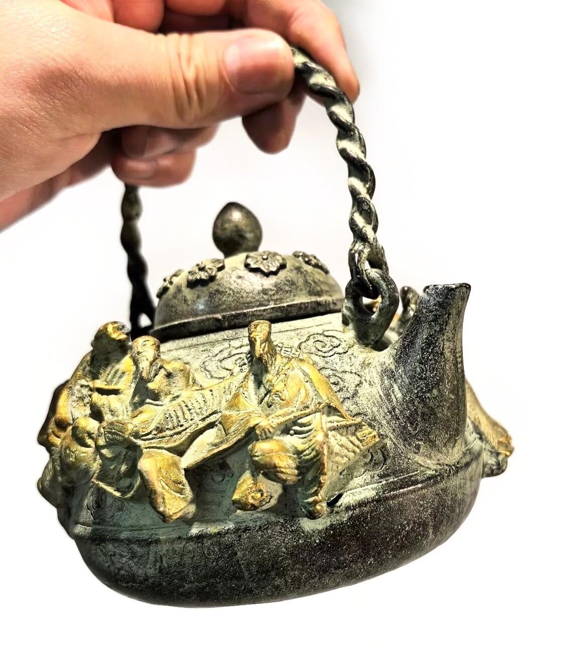 兰馨堂瓷竹专场 旧藏仿大明宣德年制青铜鎏金雕刻八仙人物铜壶