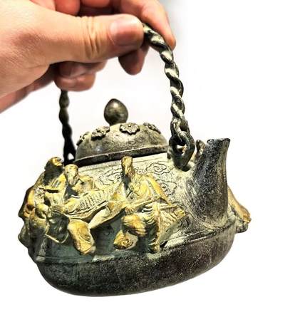 兰馨堂瓷竹专场 - 旧藏仿大明宣德年制青铜鎏金雕刻八仙人物铜壶