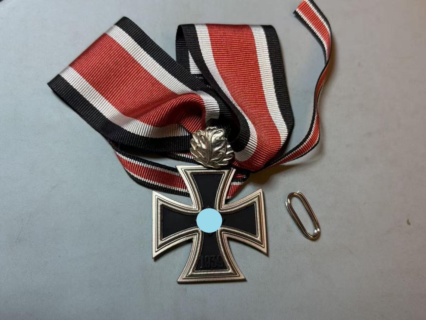 号角文化祝福各位藏友春节大吉马年入好藏 盛世勋华——号角文化勋章邮票专场拍卖第306期    德国（1939）橡叶骑士十字勋章 银制 带800银标 复制品