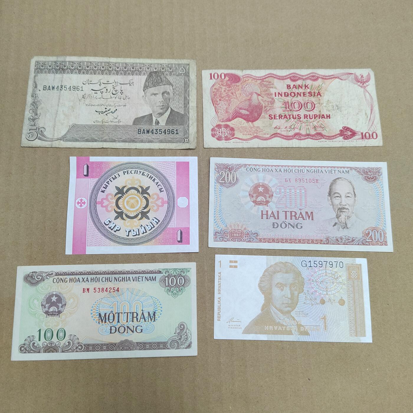 PCAI钱币  20-756外国纸币小专场 外国的纸币一组