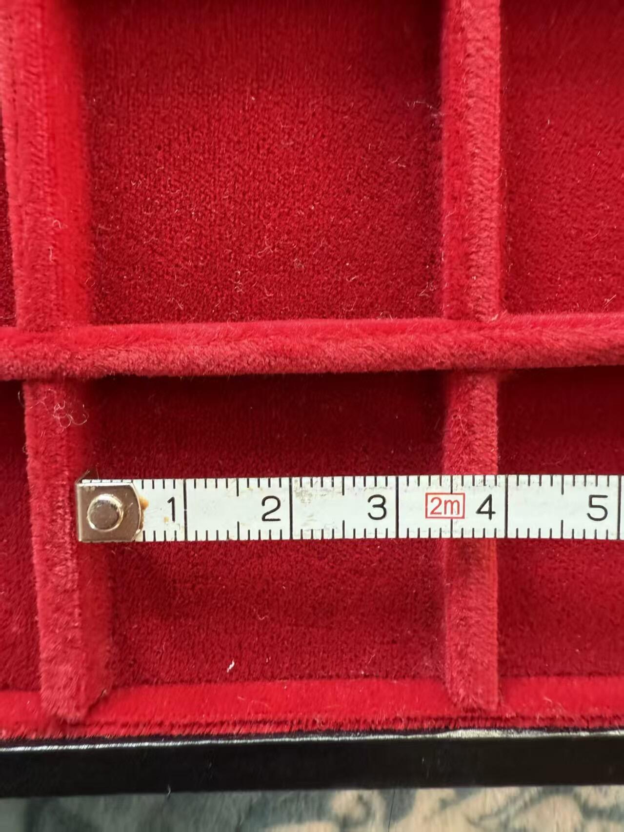 “福币呈祥”新年甄品场（直播拍卖）甄臻铺-世界币章拍卖（第50期），送拍享返佣金等优惠多多 意大利Abafil钱币收纳盒，钱币收纳中的奢侈品，内有两层托盘  九成新