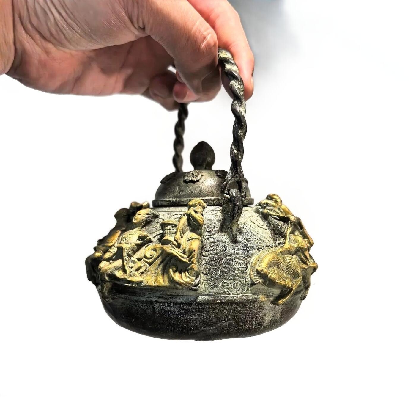 兰馨堂瓷竹专场 旧藏仿大明宣德年制青铜鎏金雕刻八仙人物铜壶