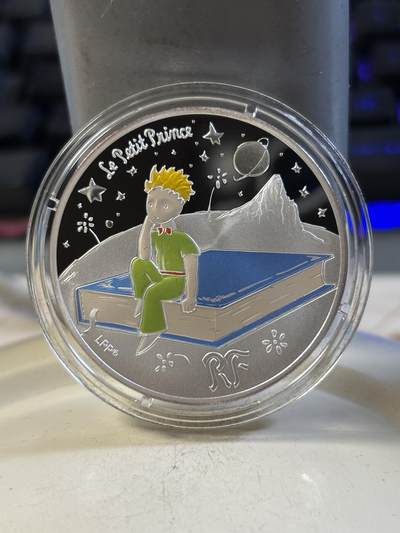 第191期拍卖 - 法国2021年《小王子》75周年坐在书上纪念彩银币，22.2克，925银，发行5000枚
