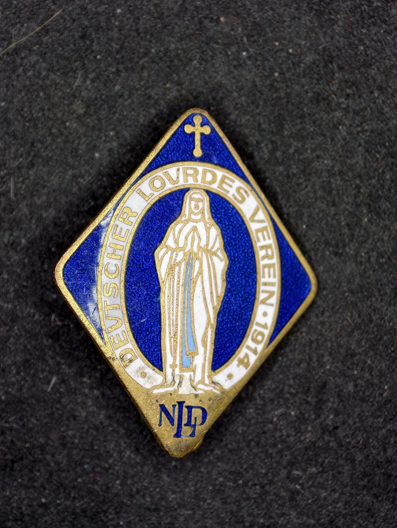 凯旋世界勋赏（第22期新年大拍）（欢迎送拍）（对拍品有疑问请询问客服，不接受到手刀，出价默认拍品品相。请认真阅读拍卖规则！出价默认已认可！）（收到货请录制开箱视频，无视频概不处理问题。）