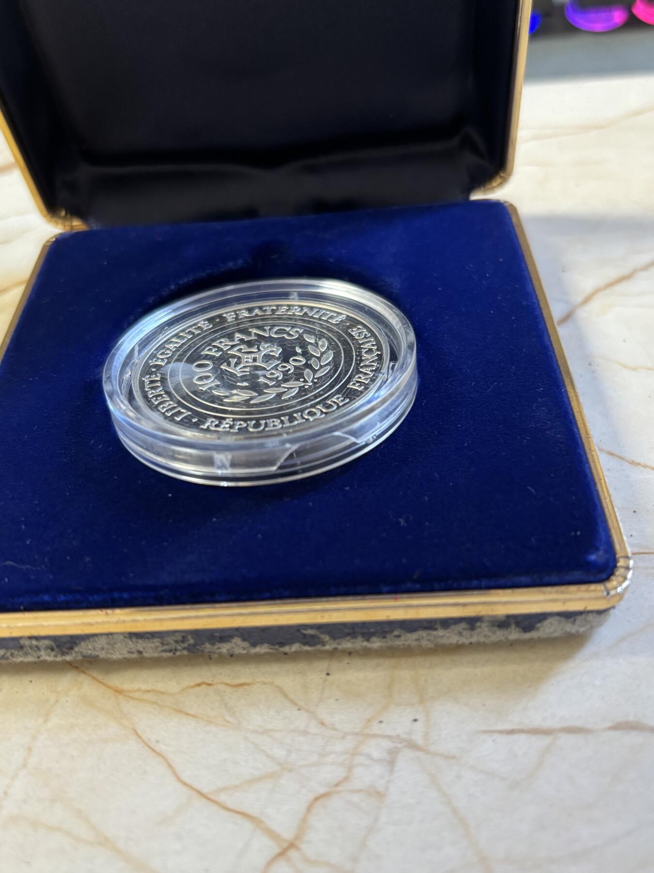 第191期拍卖 获奖法国1990年查理曼大帝100法郎精制纪念银币，900银，22.2克，发行30000枚