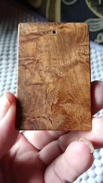 黄金樟平安无事牌