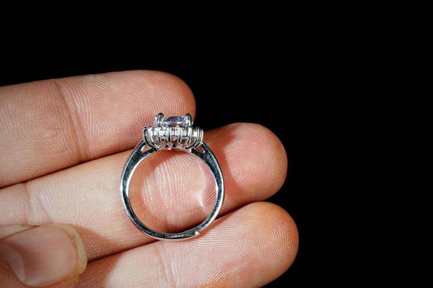 上海都达杂项专场三十一【全场包邮】  天然莫桑钻戒指 附鉴定证书89-115