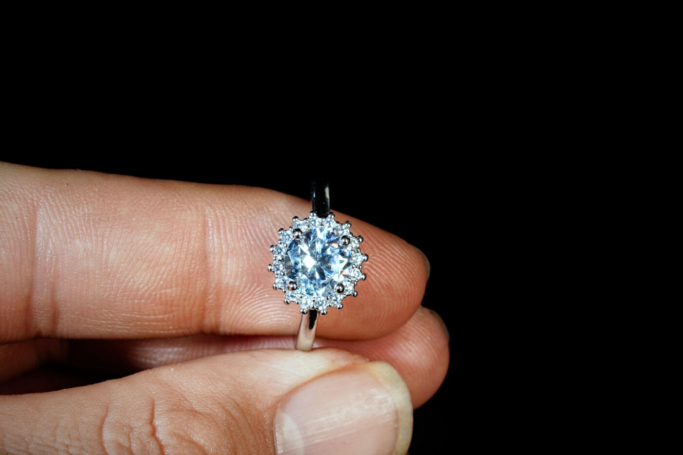 上海都达杂项专场三十一【全场包邮】  天然莫桑钻戒指 附鉴定证书89-115