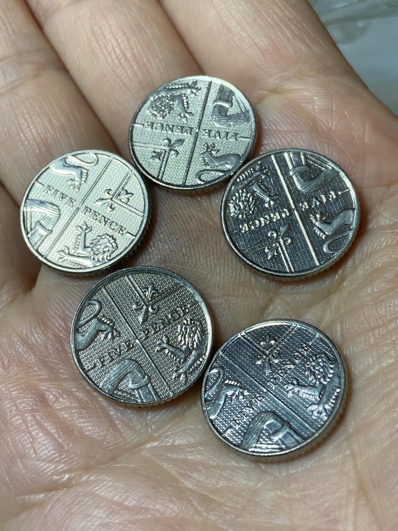 2026年第二十五场(总第一百九十四场）外国好品散币场(免佣金) 英国🇬🇧5便士5枚：2008年10年11年13年14年(伊丽莎白二世老年盾徽拼图第一版)