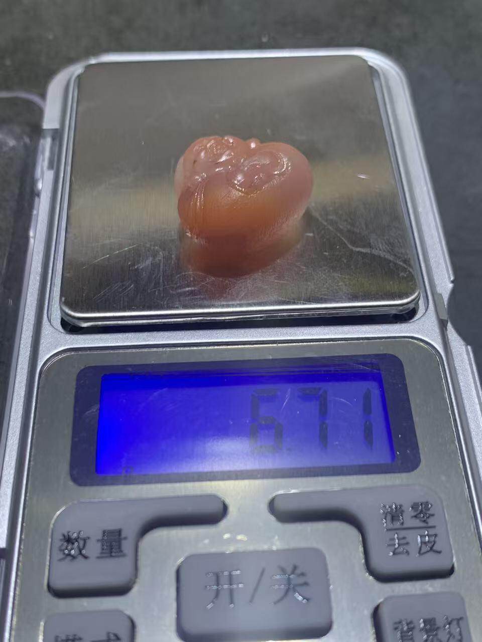 精美亚光川料南红玛瑙雕刻弥勒佛吊坠一个