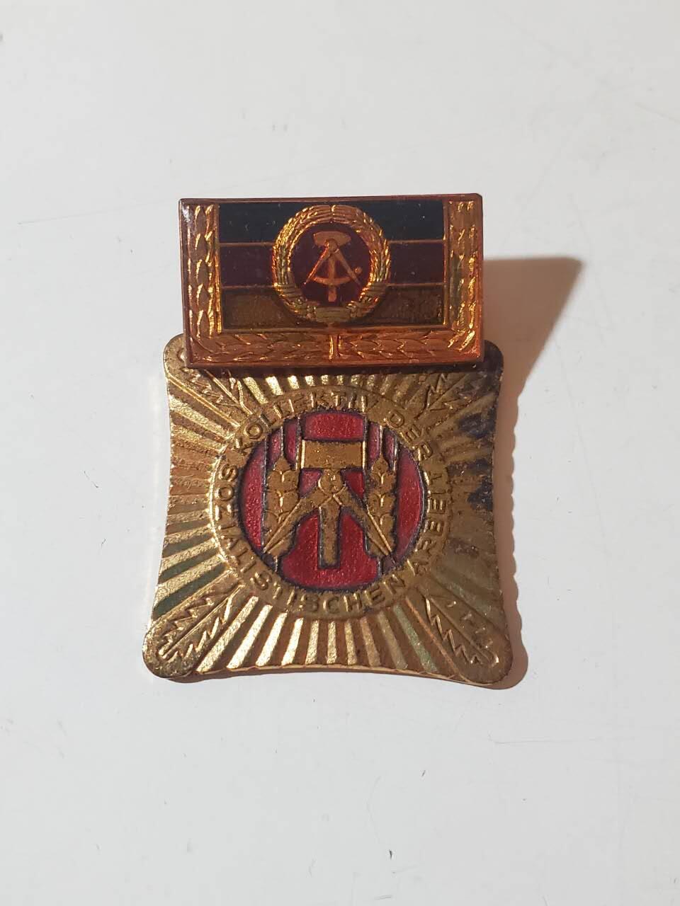 韵星假日军品类拍卖第41期 -- Rimey Holidays Militaria Auction 41 民主德国连续五次获得版本集体劳动荣誉奖章