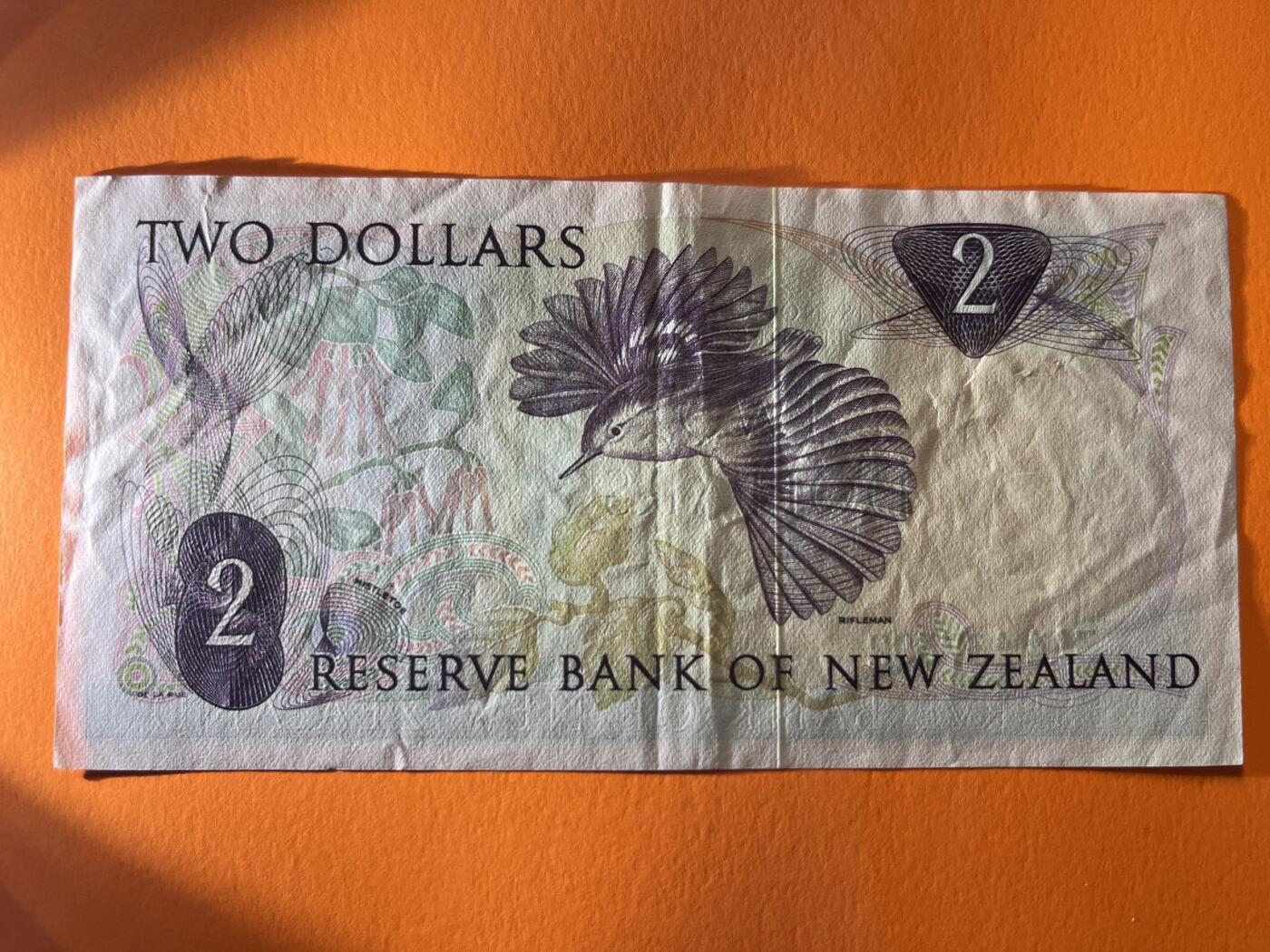 世界各国纸币拍卖 1977年 新西兰2元 实物图