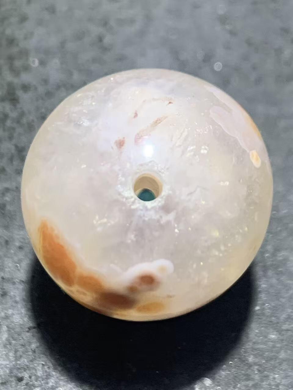 精美冰飘朱砂纹糖心料战国红玛瑙圆珠一颗！