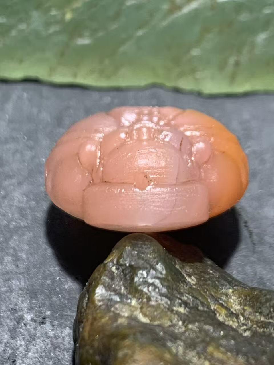 精美亚光川料南红玛瑙雕刻弥勒佛吊坠一个