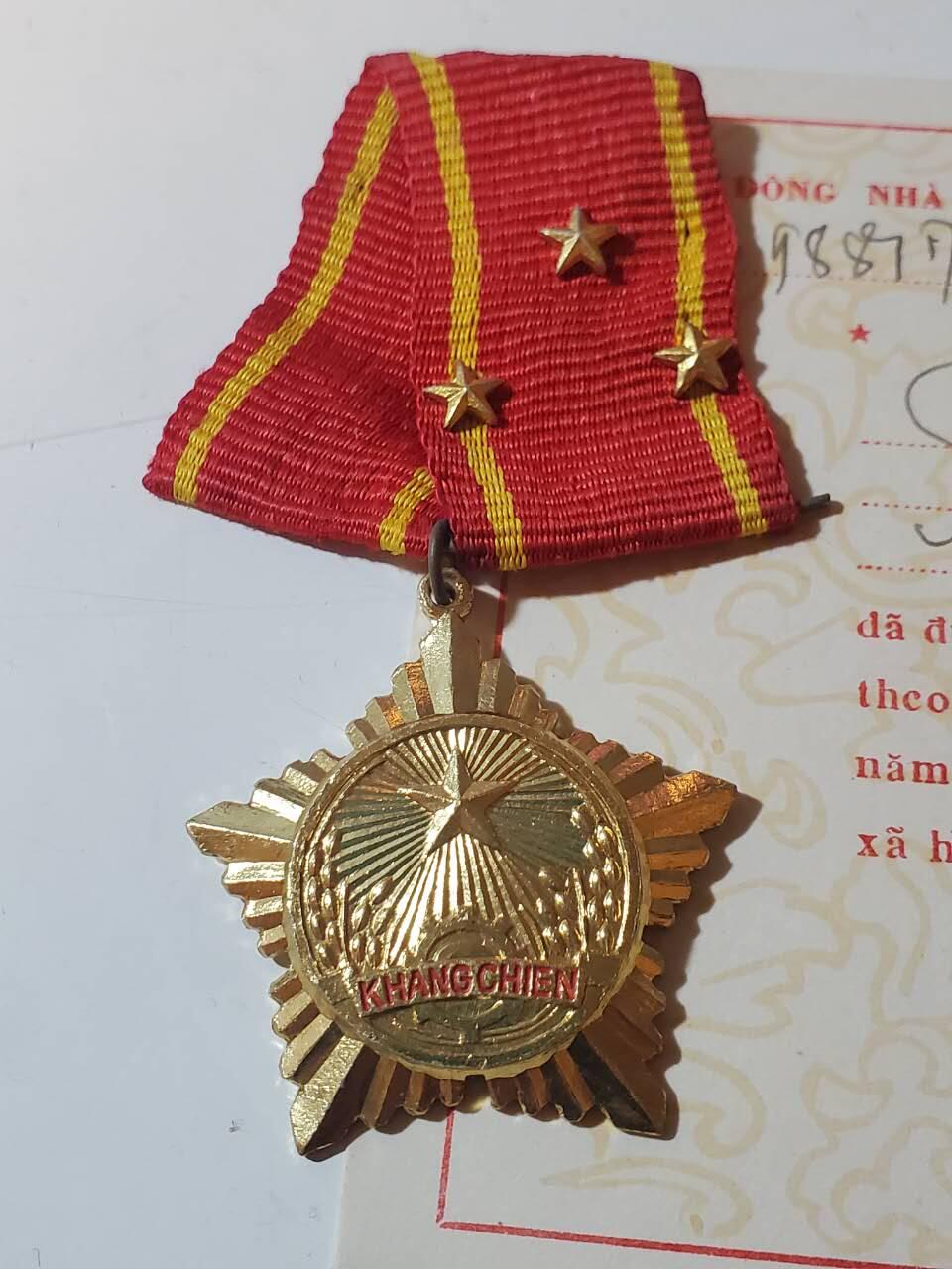 韵星假日军品类拍卖第41期 -- Rimey Holidays Militaria Auction 41 越南社会主义共和国一级抗战勋章带证书一套 品相很好 越战时期抗美事迹 