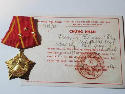 韵星假日军品类拍卖第41期 -- Rimey Holidays Militaria Auction 41 - 越南社会主义共和国一级抗战勋章带证书一套 品相很好 越战时期抗美事迹 
