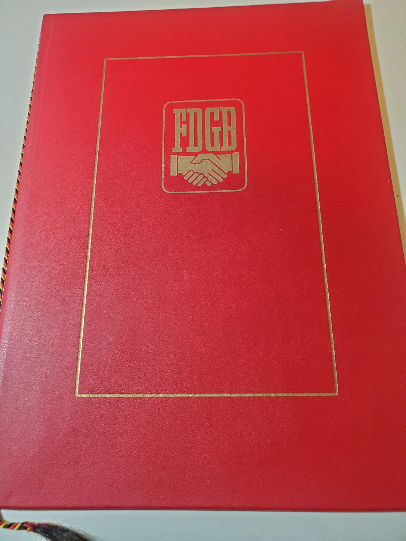 韵星假日军品类拍卖第41期 -- Rimey Holidays Militaria Auction 41 民主德国工会五年忠诚服务捍卫工农阶级证章证书带插针一套