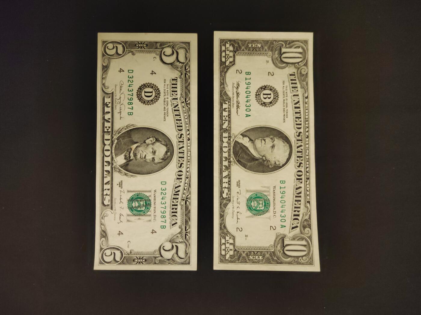 小头美元两张，全新未流通