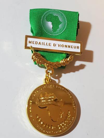 韵星假日军品类拍卖第41期 -- Rimey Holidays Militaria Auction 41 - 非洲联盟荣誉奖章带勋条 法国代工版本 广泛颁发非盟内积极贡献人士 铜镀金 很稀少