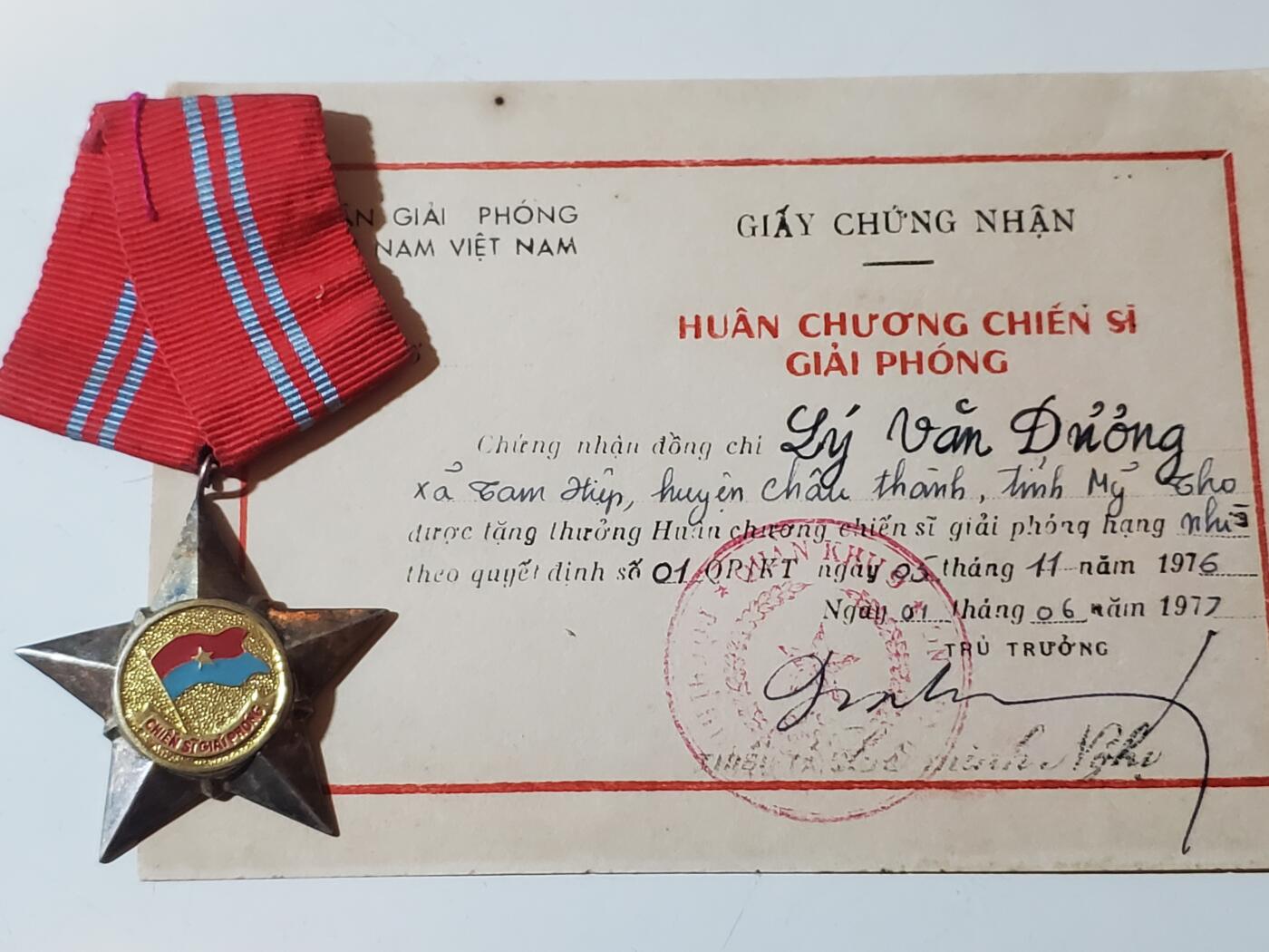 韵星假日军品类拍卖第41期 -- Rimey Holidays Militaria Auction 41 越南南方共和国（越共）二级解放战士勋章带证