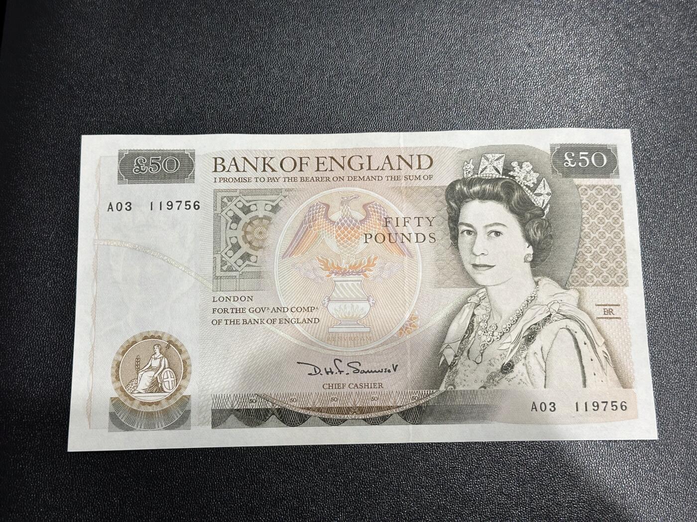 《外钞收藏家》第六百一十一期（农历新年第一场/快递恢复正常再发货）（长期征集拍品、欢迎藏友们联系合作）