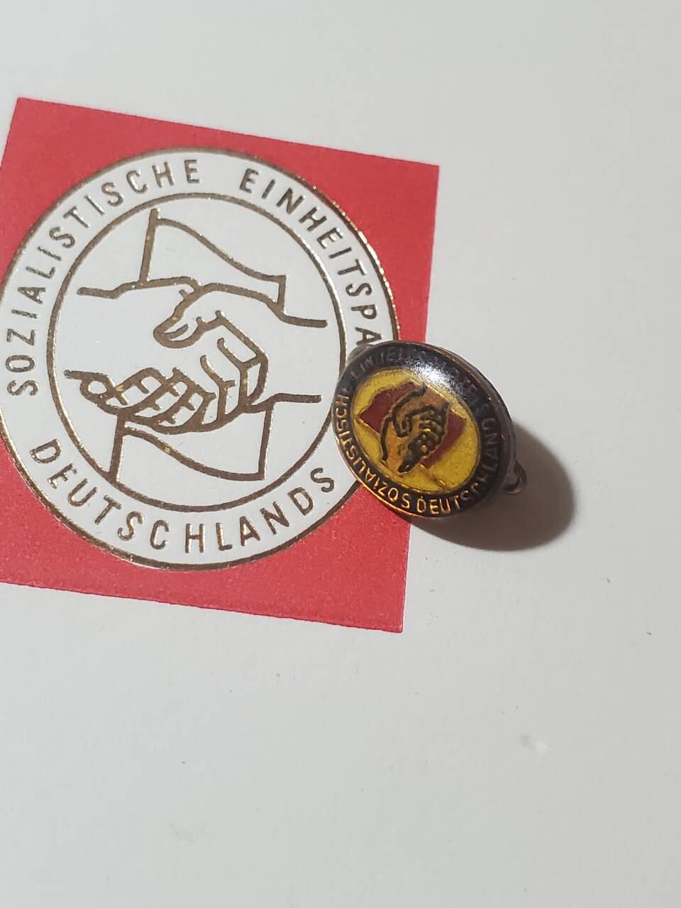 韵星假日军品类拍卖第41期 -- Rimey Holidays Militaria Auction 41 民主德国统一社会党党证章+统一社会党代表大会邀请函 好品邀请函少见