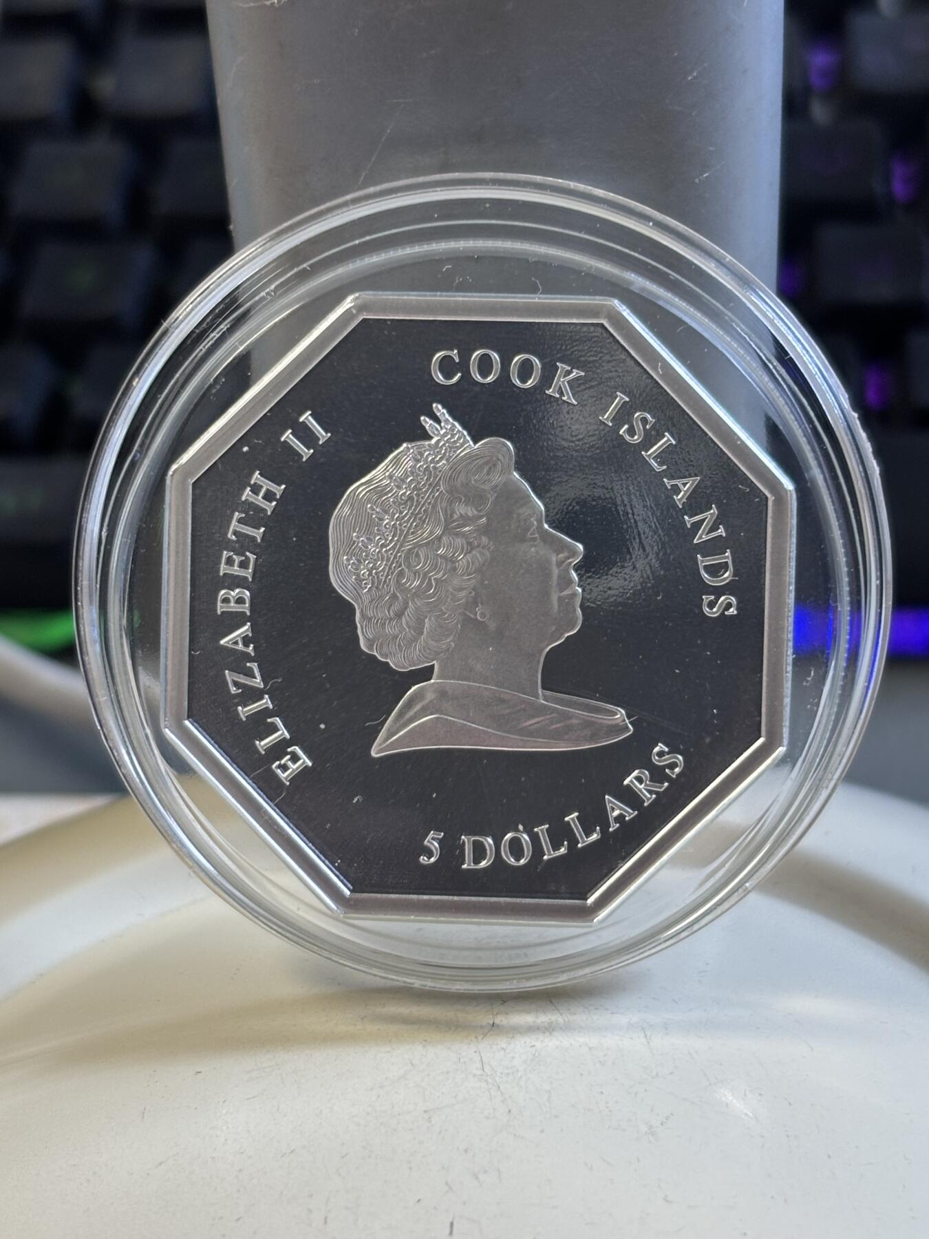 第191期拍卖 库克2008年艺术系列圣马林八边形镶水晶纪念银币，25克，999银