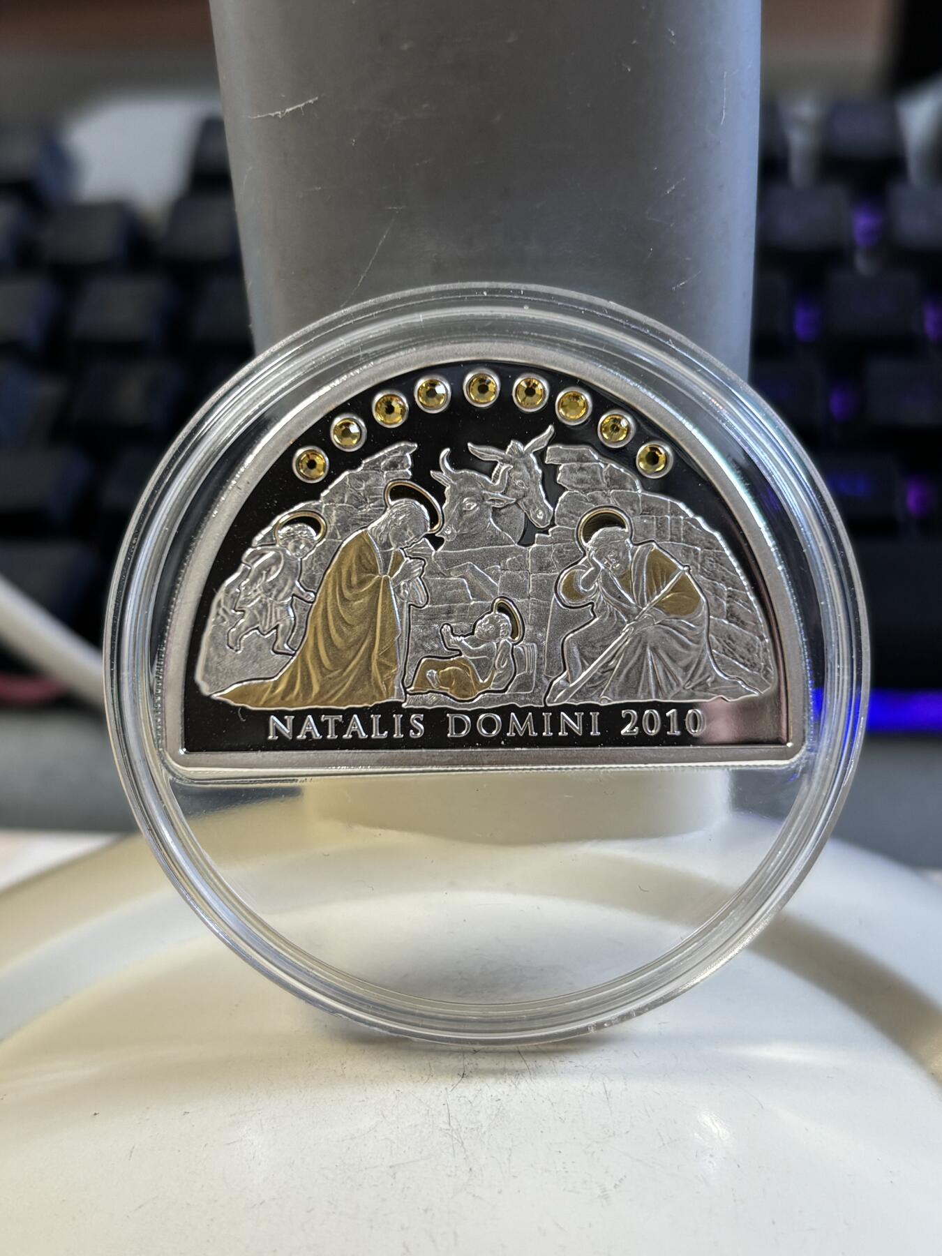 第191期拍卖 库克2010年教皇镶嵌水晶半圆形镀金纪念银币，925银，25克