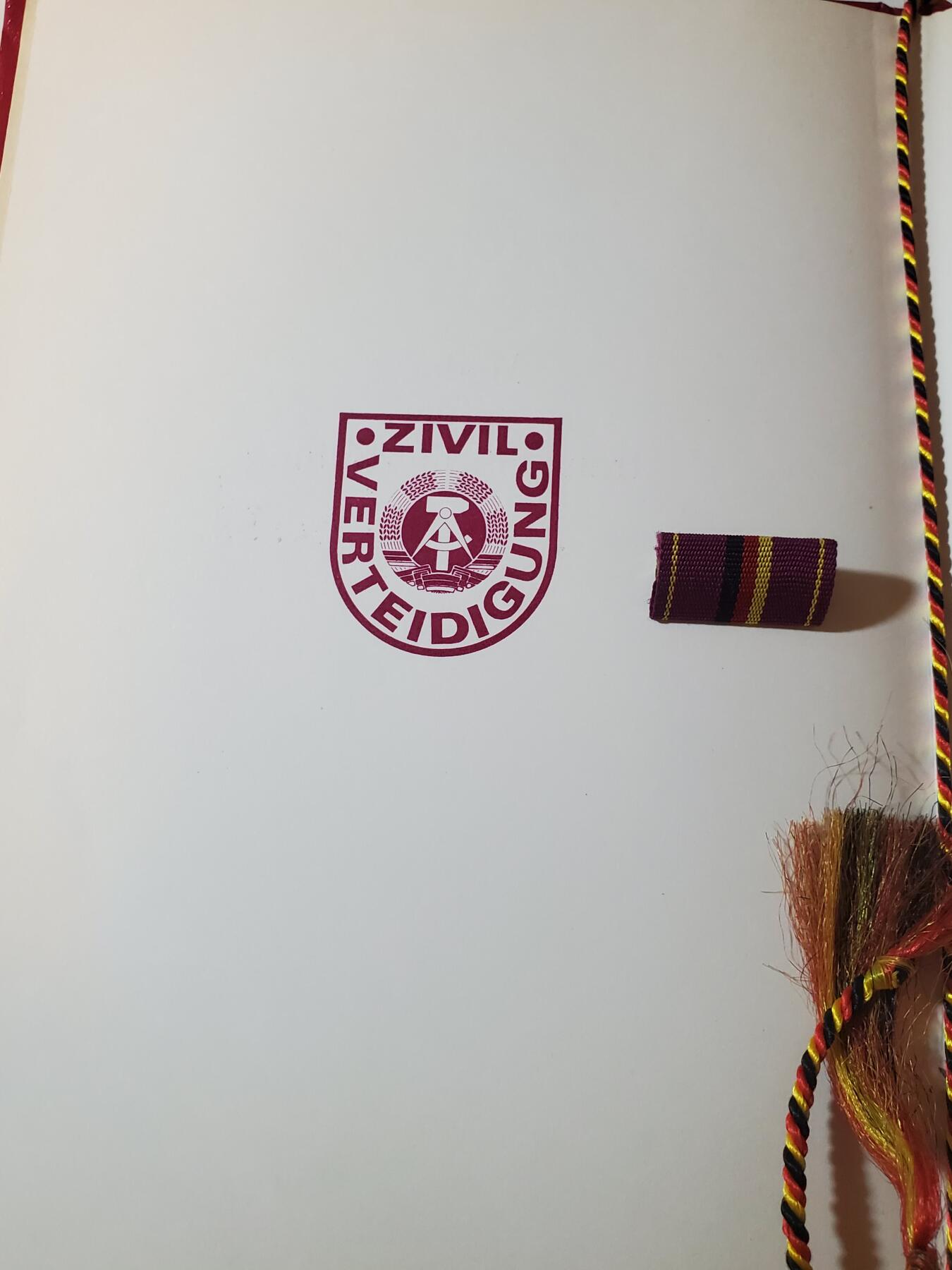 韵星假日军品类拍卖第41期 -- Rimey Holidays Militaria Auction 41 民主德国为民主德国民防功绩奖章证书带勋略一套