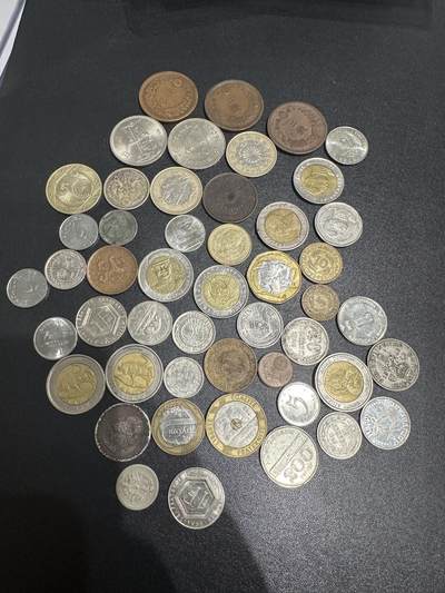 《外钞收藏家》第六百一十一期（农历新年第一场/快递恢复正常再发货）（长期征集拍品、欢迎藏友们联系合作） - 日本、泰国等亚洲为主的硬币几十枚一起+一本硬币收藏册一起