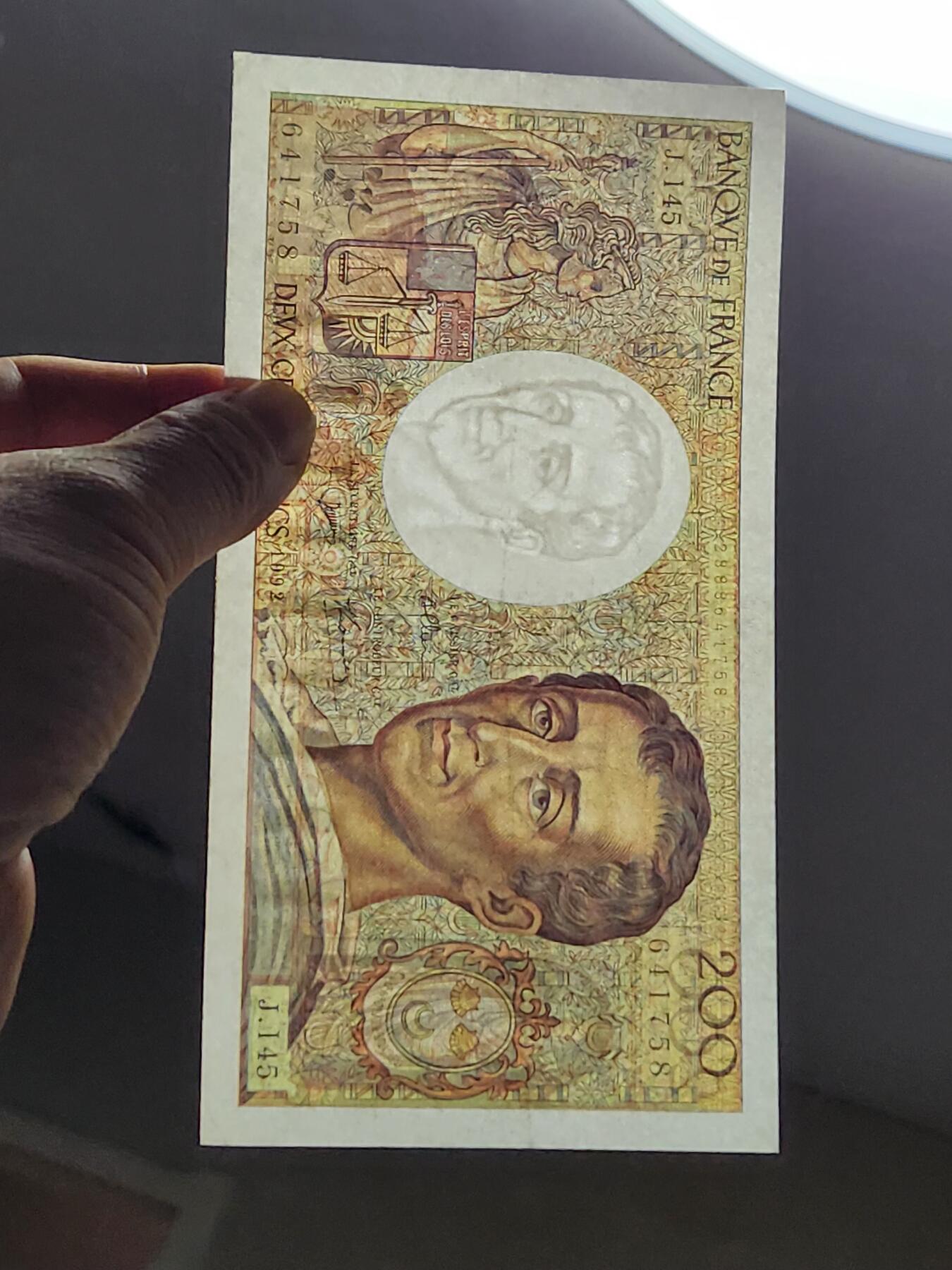 2月15号晚上8点 外国纸币自动截拍第26场 200法郎近新