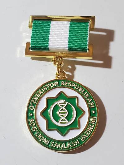韵星假日军品类拍卖第41期 -- Rimey Holidays Militaria Auction 41 - 乌兹别克斯坦共和国卫生部二级优秀服务人员奖金奖章 实发1983号 非常稀少 设计继承苏联的奖金奖章 铜镀金 非常厚重 仅颁发给高级官员