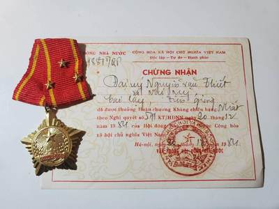 韵星假日军品类拍卖第41期 -- Rimey Holidays Militaria Auction 41 - 越南社会主义共和国一级抗战勋章带证书一套 品相很好 越战时期抗美事迹 