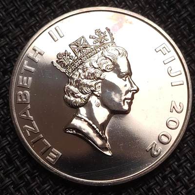 布加迪🐬～世界钱币(上海)🌾第 276 期 /  各国套币和散币 - 斐济🇫🇯 2002年 1元 女王加冕50周年纪念克朗币