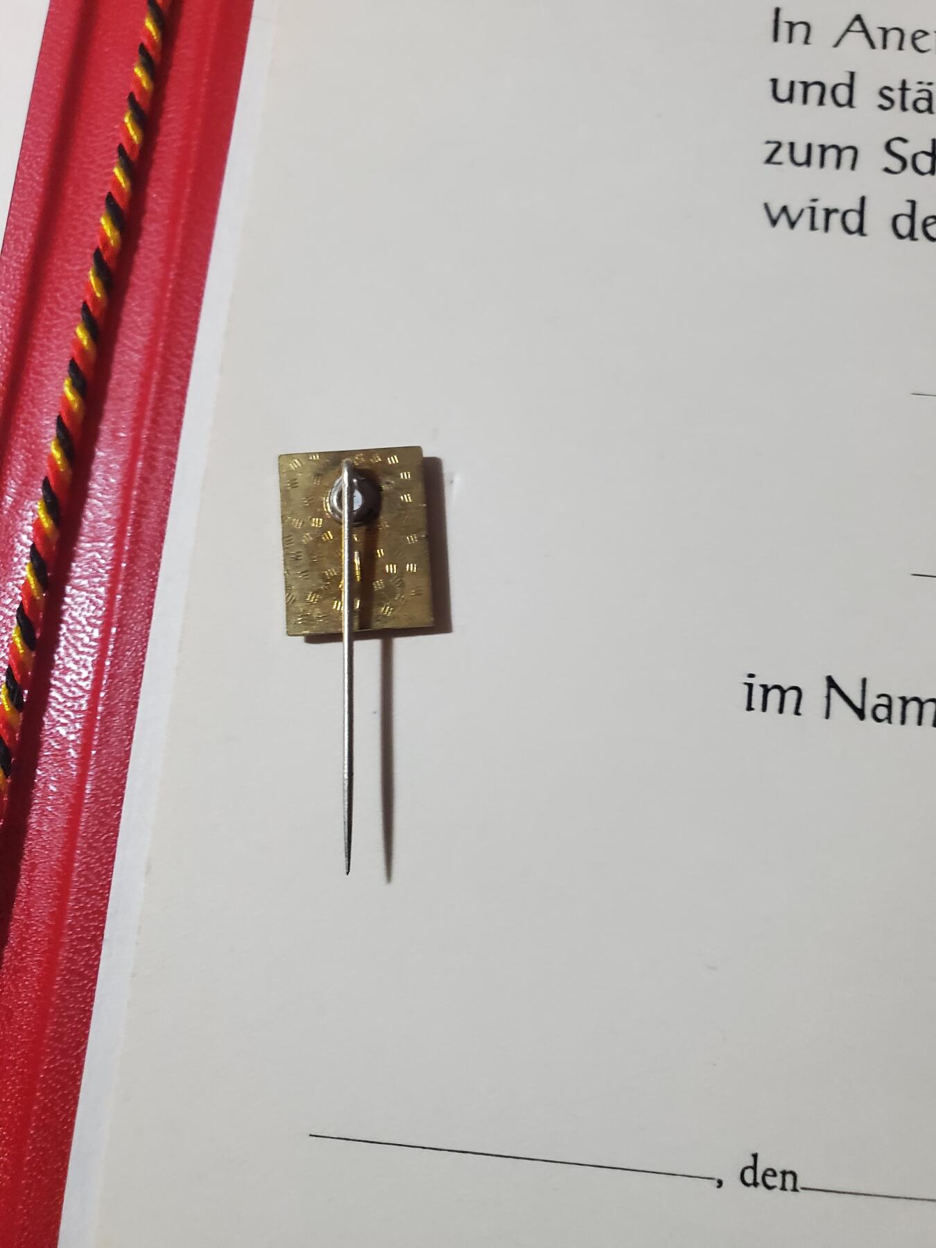 韵星假日军品类拍卖第41期 -- Rimey Holidays Militaria Auction 41 民主德国工会五年忠诚服务捍卫工农阶级证章证书带插针一套