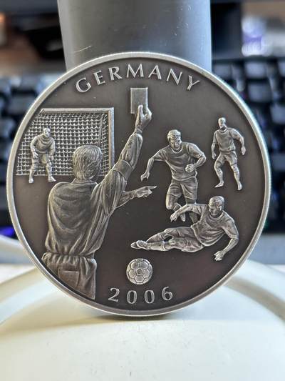 第191期拍卖 - 获奖币利比里亚2006年德国世界杯特大镀银版铜币，120克，发行5000枚