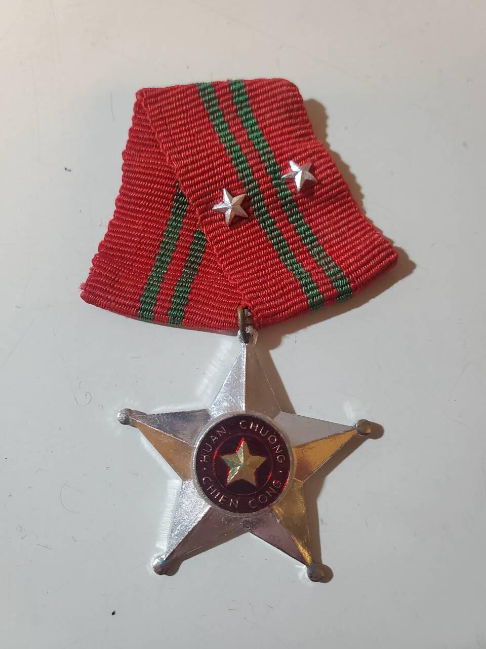 韵星假日军品类拍卖第41期 -- Rimey Holidays Militaria Auction 41 越南社会主义共和国二级战功勋章 越中战争时期软挂好品 需前线杀敌或者指挥小型战斗