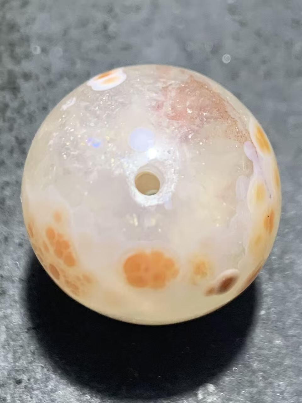 精美冰飘朱砂纹糖心料战国红玛瑙圆珠一颗！