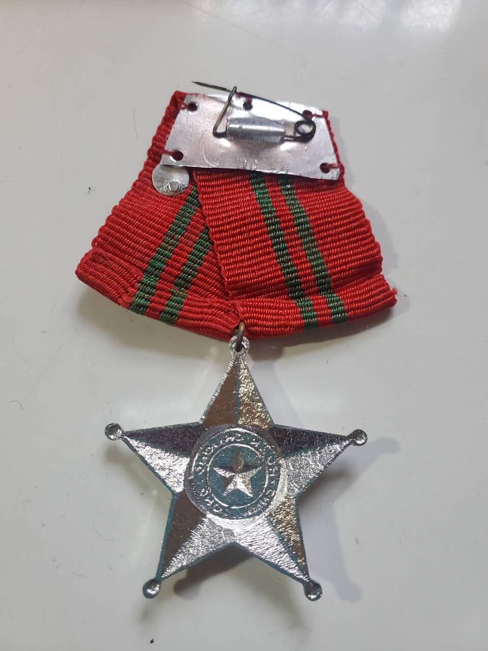 韵星假日军品类拍卖第41期 -- Rimey Holidays Militaria Auction 41 越南社会主义共和国二级战功勋章 越中战争时期软挂好品 需前线杀敌或者指挥小型战斗