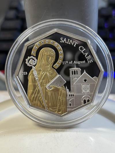 第191期拍卖 - 库克2013年圣母镶嵌水晶异形纪念银币，25克，999银