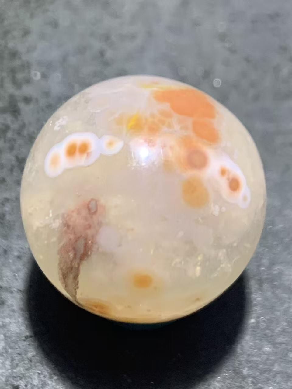 精美冰飘朱砂纹糖心料战国红玛瑙圆珠一颗！