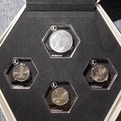 2018年俄罗斯世界杯纪念套币 - 2018年俄罗斯世界杯纪念套币