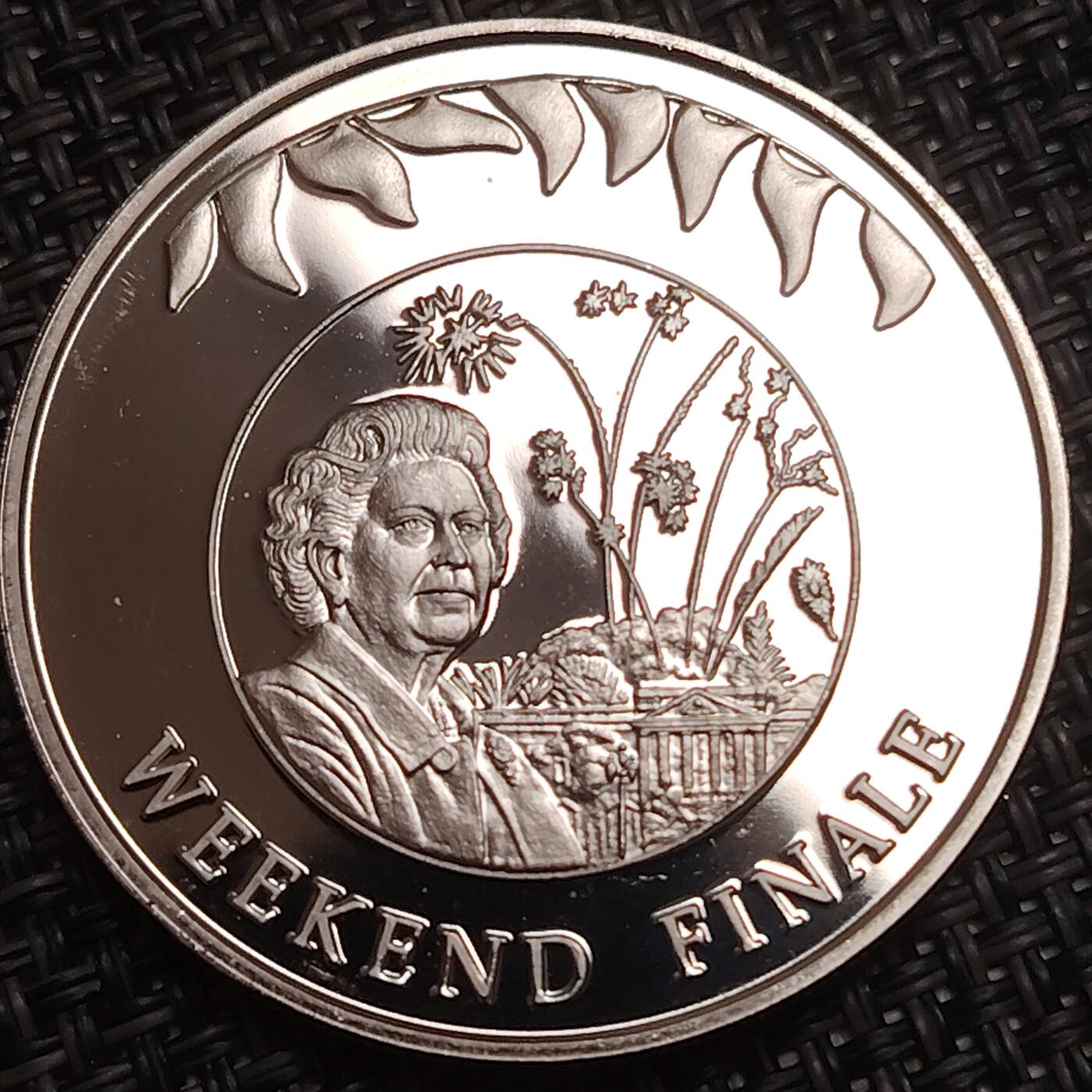 布加迪🐬～世界钱币(上海)🌾第 276 期 /  各国套币和散币 福克兰群岛🇫🇰 2002年 50便士 加冕礼教练纪念克朗币