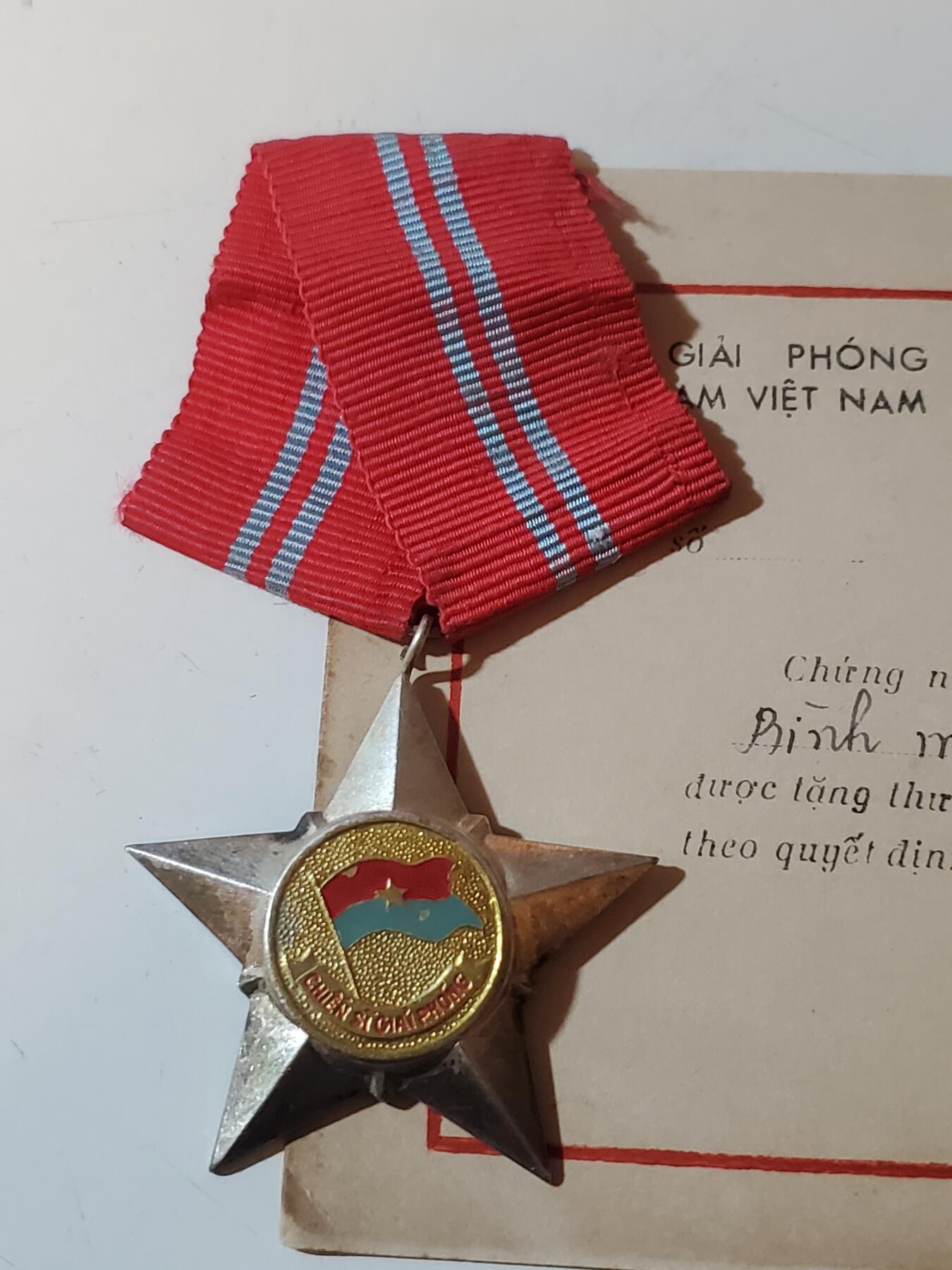 韵星假日军品类拍卖第41期 -- Rimey Holidays Militaria Auction 41 越南南方共和国（越共）二级解放战士勋章带证