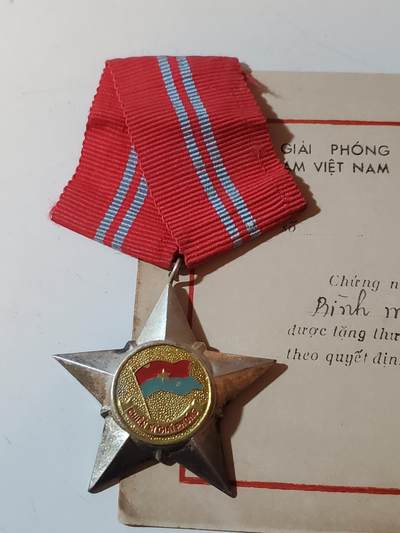 韵星假日军品类拍卖第41期 -- Rimey Holidays Militaria Auction 41 - 越南南方共和国（越共）二级解放战士勋章带证