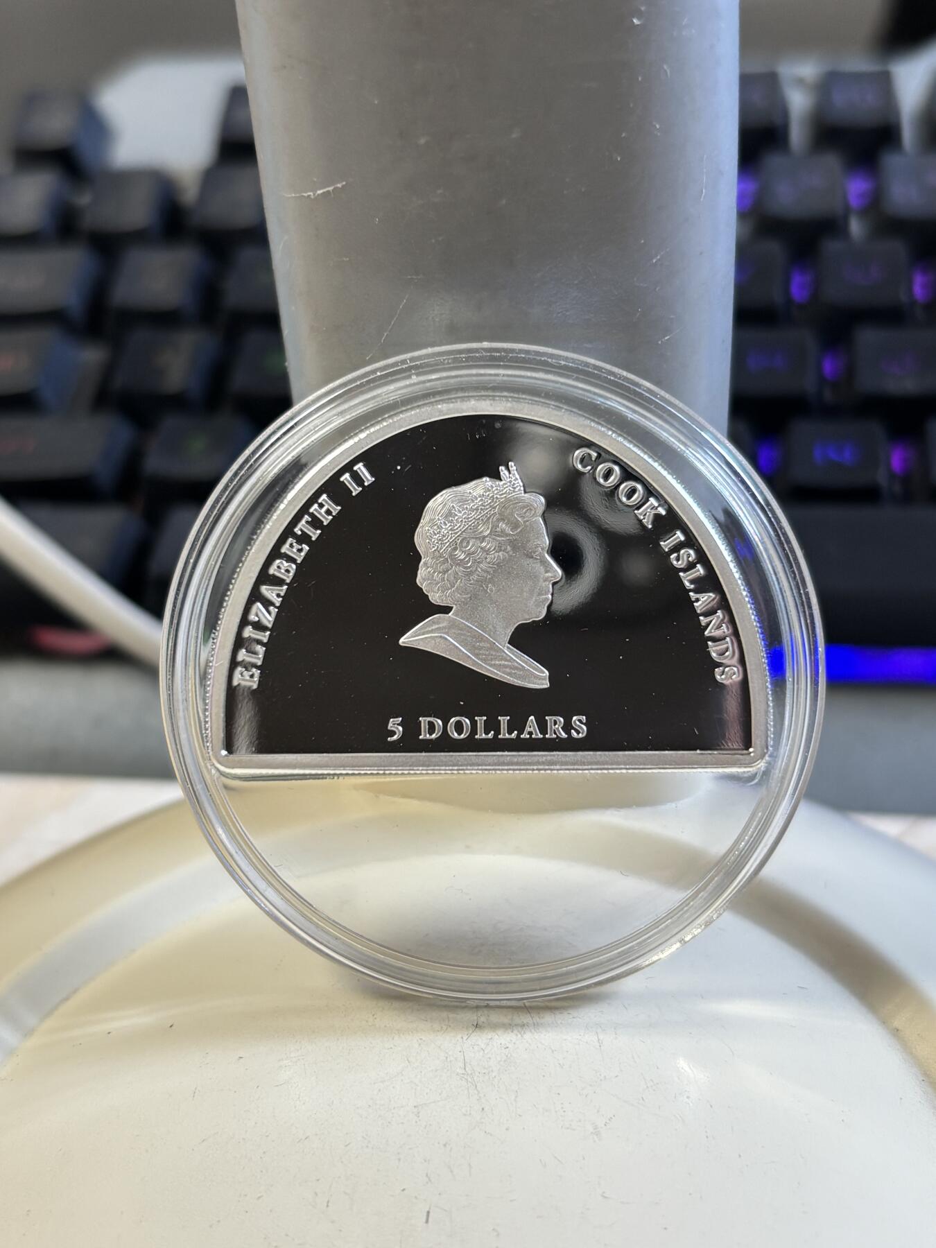 第191期拍卖 库克2010年教皇镶嵌水晶半圆形镀金纪念银币，925银，25克