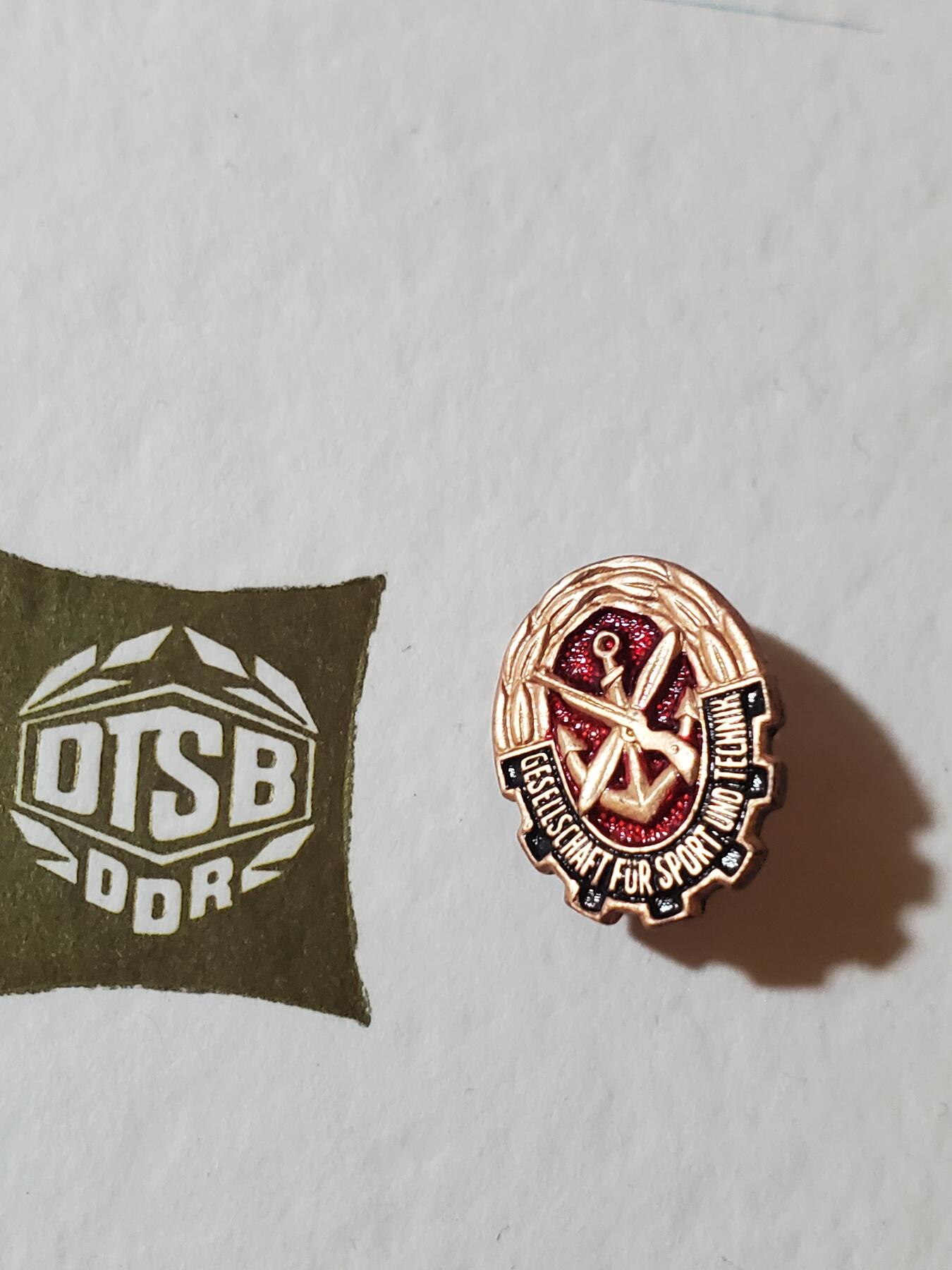 韵星假日军品类拍卖第41期 -- Rimey Holidays Militaria Auction 41 民主德国体育与技术协会证章带证