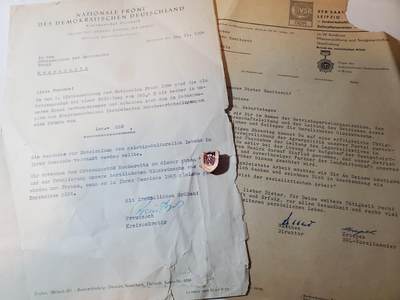 韵星假日军品类拍卖第41期 -- Rimey Holidays Militaria Auction 41 - 民主德国国家阵线感谢信、农业发展协会感谢信 社会主义建设农业发展证章一套