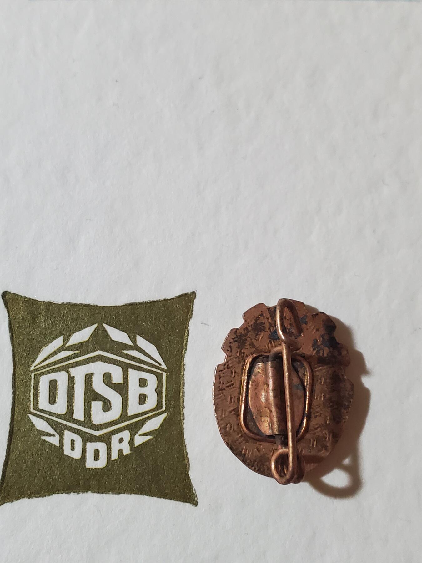 韵星假日军品类拍卖第41期 -- Rimey Holidays Militaria Auction 41 民主德国体育与技术协会证章带证